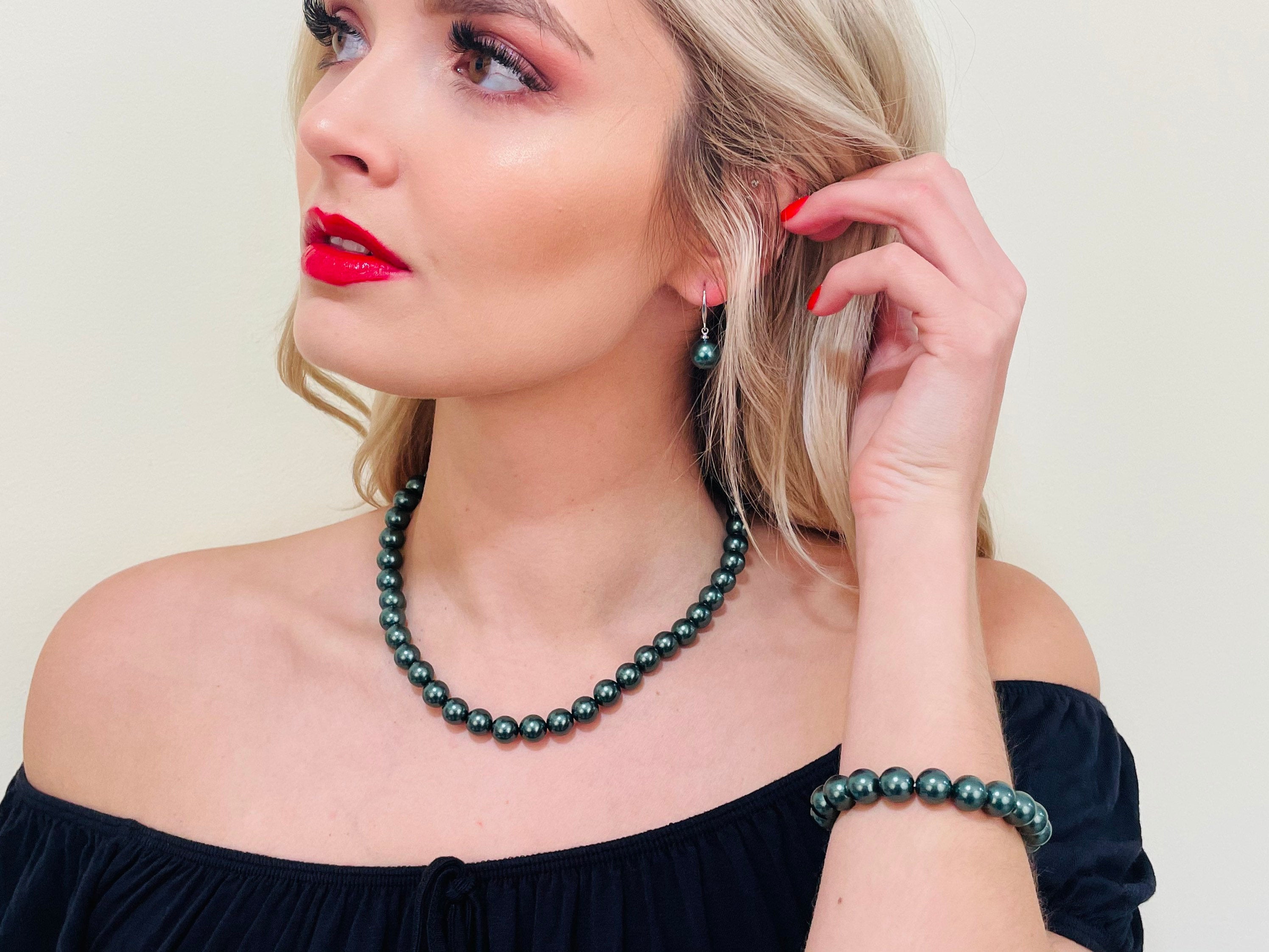 South Sea Shell Pearl Necklace - Dark Green